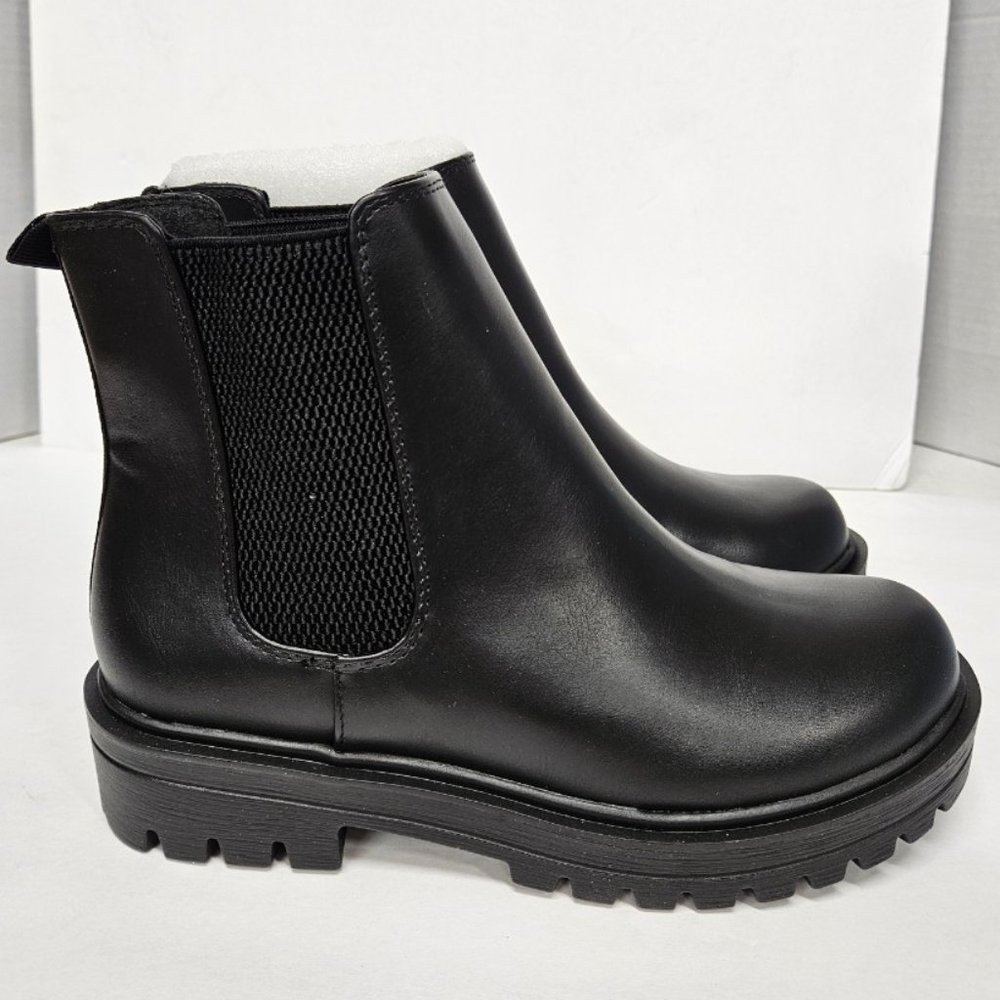 SODA PILOT Women's Low Heel Chelsea Ankle Bootie, Black - Size 8 - New